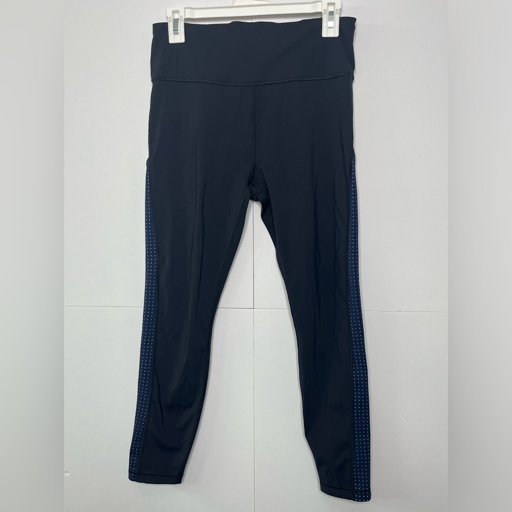 Athleta Ultimate 7/8 Tights with side pockets and small rear pocket